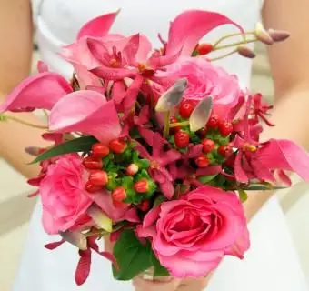 https://cf.ltkcdn.net/weddings/images/slide/241266-850x850-13-calla-lily-bridal-bouquets.webp