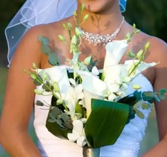 https://cf.ltkcdn.net/weddings/images/slide/241267-850x850-14-calla-lily-bridal-bouquets.webp
