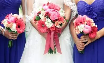 https://cf.ltkcdn.net/weddings/images/slide/245596-850x566-Gerbera-Daisy-Bouquet.webp