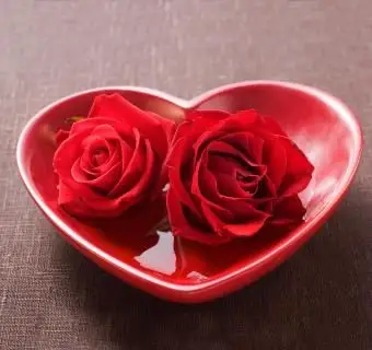 あなたを刺激する17のバレンタインデーの結婚式のセンターピース