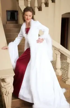 https://cf.ltkcdn.net/weddings/images/slide/158167-530x850r1-White-cape.webp