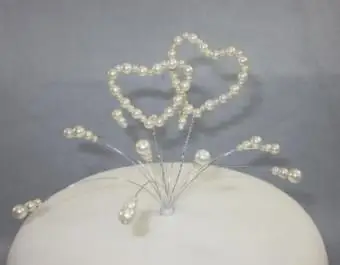 https://cf.ltkcdn.net/weddings/images/slide/174967-418x350-pearl-heart-topper.webp