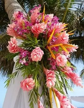 https://cf.ltkcdn.net/weddings/images/slide/106279-296x400-beachflower3.webp