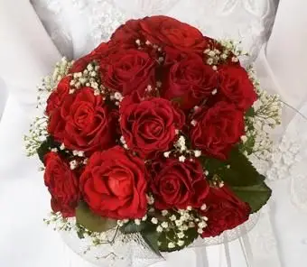 https://cf.ltkcdn.net/weddings/images/slide/106232-431x400-rose4.webp