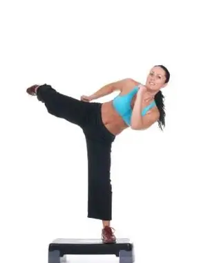 איגרוף בעיטות אישה