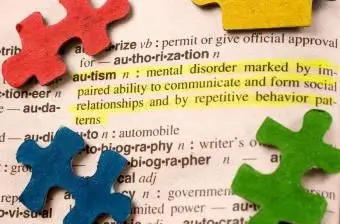 מודעות לסימני מודעות לאוטיזם ולמשמעותם