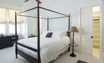 Porte coulissante escamotable