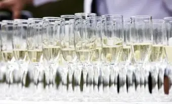 Sektgläser bei einer Hochzeit