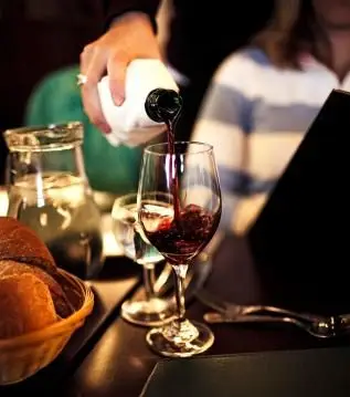 誰もが知っておくべき7つのワインの健康リスク