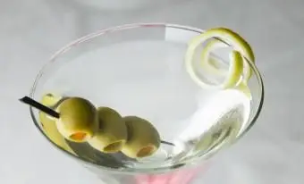 Martini classico con olive e twist