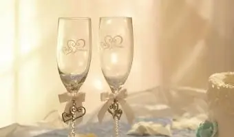 רעיונות לחליל שמפניה מעוטרים בעצמך