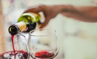 ワインのボトルに含まれるアルコールの数