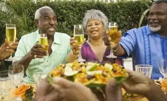 Ako dať pamätný prípitok pri každej príležitosti