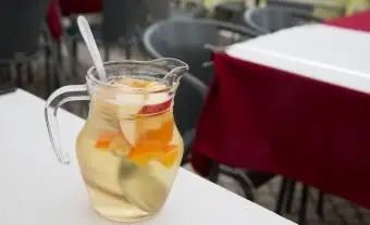 Sangria aux pommes et aux agrumes