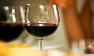 יתרונות וחסרונות של בקבוקי יין מיני