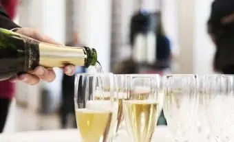 7 bons endroits pour acheter des flûtes à champagne bon marché