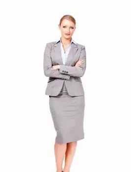 szary garnitur z długą spódnicą i żakietem z obcisłą talią