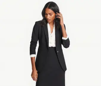 서로 이야기하는 여성