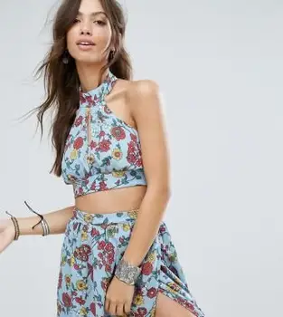 Haut glamour festival à col licou avec lien dans le dos