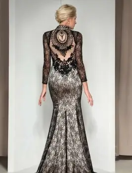 https://cf.ltkcdn.net/womens-fashion/images/slide/219465-566x850-gothicmermaiddress.webp