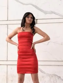 czerwona sukienka bandażowa