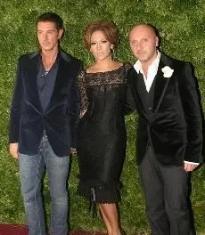 שמלת תחרה שחורה של ג'ניפר לופז