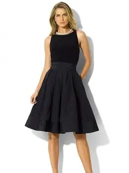 Trouver des robes semi-formelles