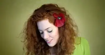 5 looks avec des accessoires de mode fleuris