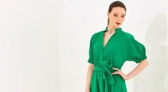 https://cf.ltkcdn.net/womens-fashion/images/slide/258432-850x595-6_Emerald_green_dress.webp
