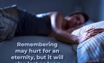 אישה במיטה חסרה מישהו