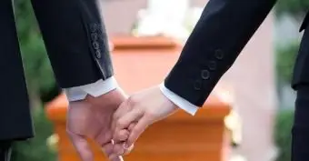 깨어있을 때 할 말 : 진정한 애도를 베풀다