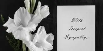 Geld in eine Beileidskarte aufnehmen: Etikette & Tipps