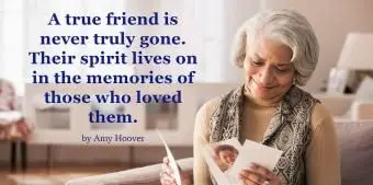 אישה שזוכרת חבר מת