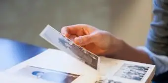 למצוא או לכתוב שירים על אובדן אחות