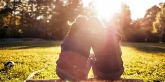 슬픔에 잠긴 사람에게 말하거나 말하지 않을 것