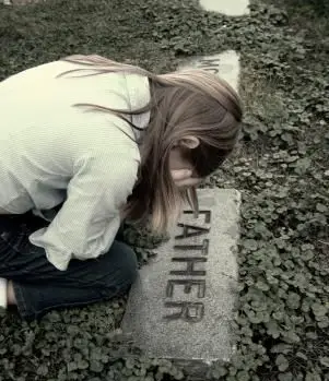 Figlia in lutto per suo padre